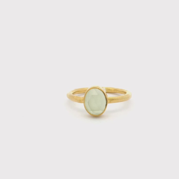 Ring Ina Chalcedon